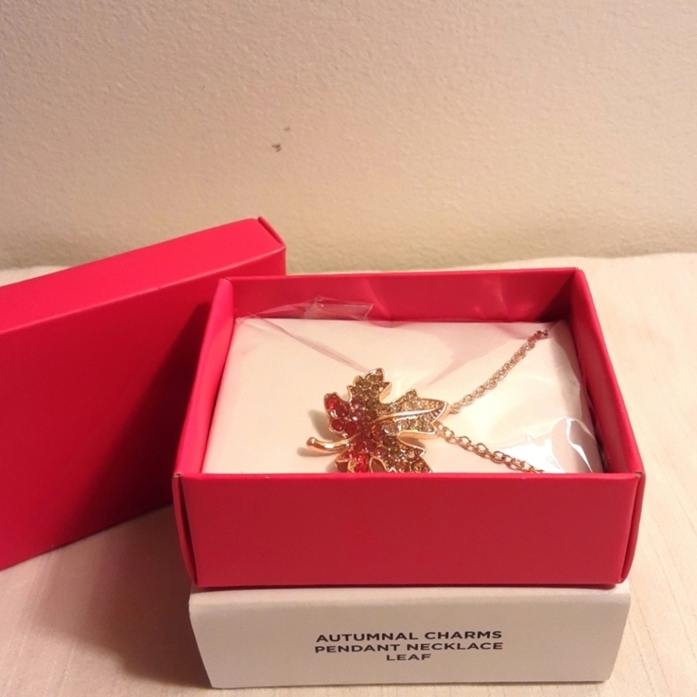 New! Leaf/Rose Goldtone Autumn Charm Pendant Necklace   -